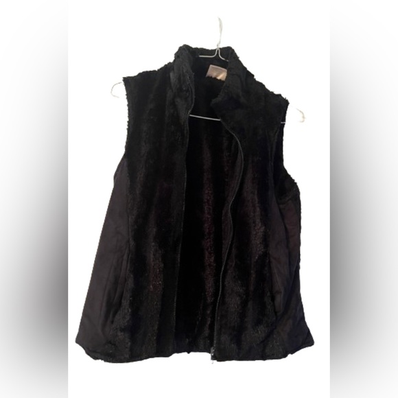 Faux fur Black Vest - Picture 2 of 7